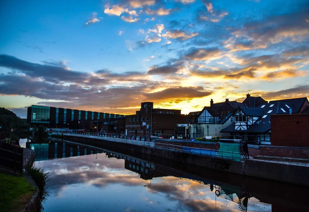 NorthwichBID's tweet photo. PIC OF THE DAY: There are no words needed for this striking shot by Sarah Kavanagh - amazing! https://t.co/a5ZKcQzfQV
