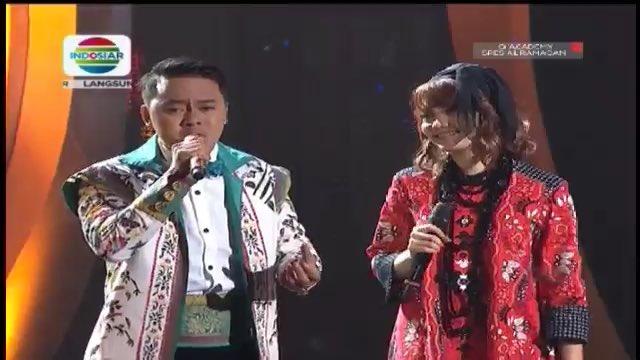 Indosiar's tweet photo. Shalawatan bareng sama @DA2_Danang dan @Rina_Nose yang suaranya merdu banget. #QAcademy2016 https://t.co/pLA3Uq4GC0