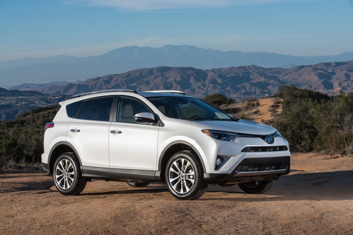 EveryCarListed's tweet photo. New Look, Awesome Versatility: 2016 #Toyota #RAV4 #crossover https://t.co/y6xIlk6FMv https://t.co/R7KqSAIbPW