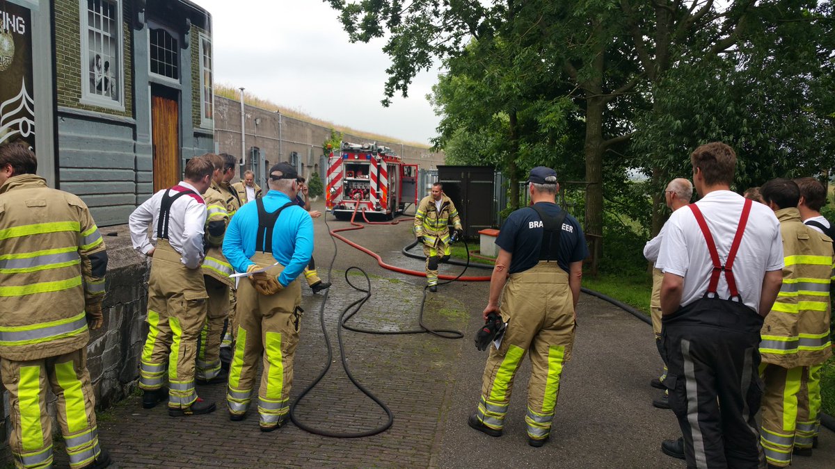 Bedrijfsbrandweer olam. Training straalpijpvoering.Van gecombineerde techniek  naar een massieve aanval. <a href="/RBOC_Fort/">RBOCFortMarkenbinnen</a>