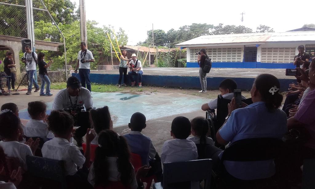 FiestaMusicaPTY's tweet photo. ¡Seguimos el concierto en la escuela Padre Xavier Villanueva para la #fdlm2016 con @juliochamorro28 y @anytovar! https://t.co/1q6itgLWgT