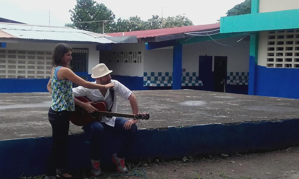 FiestaMusicaPTY's tweet photo. ¡Seguimos el concierto en la escuela Padre Xavier Villanueva para la #fdlm2016 con @juliochamorro28 y @anytovar! https://t.co/1q6itgLWgT