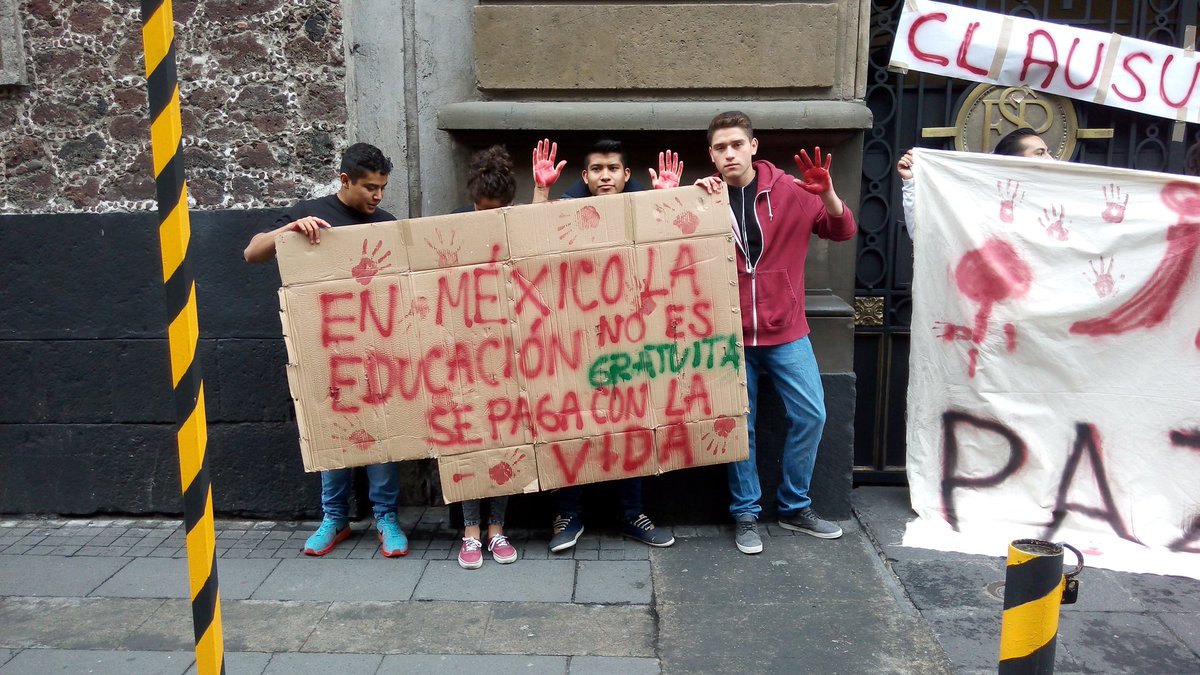 jiz_cdmx's tweet photo. #PRDConOaxaca #PazParaOaxaca manifestación y toma simbólica de la SEP #JuventudesPRD #JuventudesDeIzquierda https://t.co/N3jpGFYplv