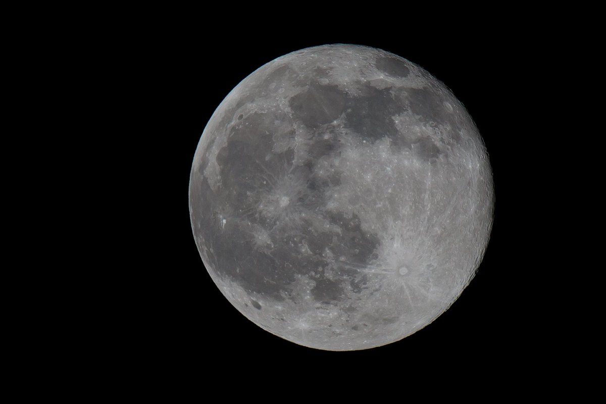 neotericracing's tweet photo. Summer Solstice Full Moon https://t.co/DnFZrfhmNu