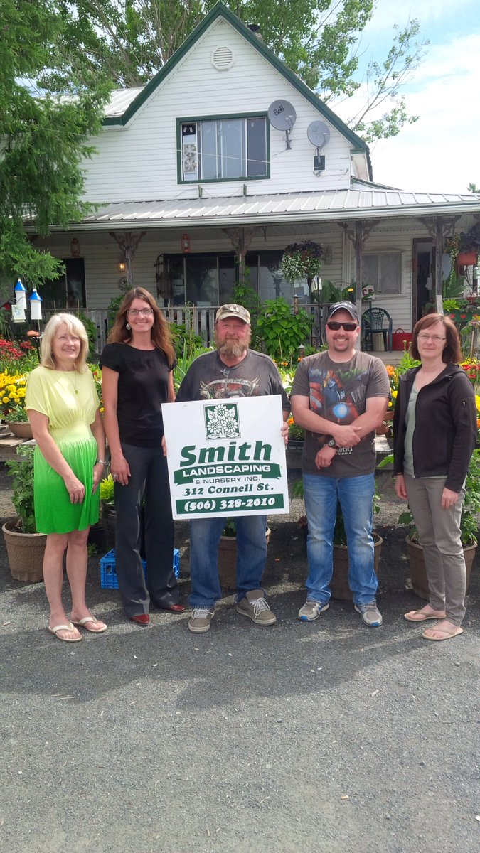 becci_nbcc's tweet photo. Thank you #smithslandscaping for your beautiful flowers for graduation! @myNBCC #graduation #woodstock https://t.co/NDHJMBZwt7