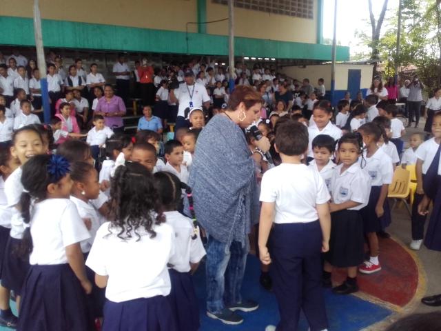 FiestaMusicaPTY's tweet photo. ¡Seguimos el concierto en la escuela Padre Xavier Villanueva para la #fdlm2016 con @juliochamorro28 y @anytovar! https://t.co/1q6itgLWgT