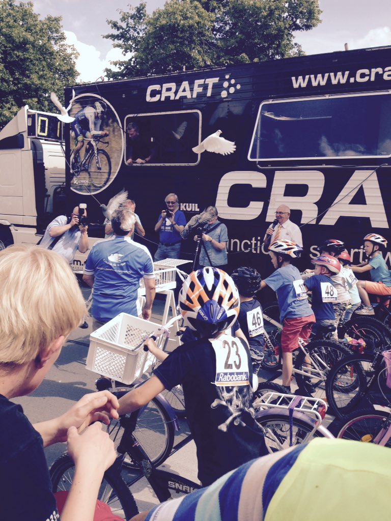 SportcoachBedum's tweet photo. Start van de #dikke bandenrace in Bedum #omloopvanBedum #sportievetoppers https://t.co/MszIPXPOCU