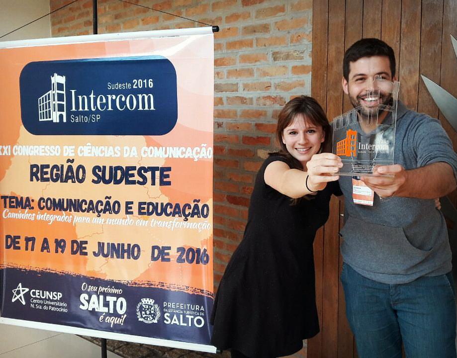 fapcom's tweet photo. #ORGULHOFAPCOM
Alunos da FAPCOM são premiados no #INTERCOM Sudeste 2016: https://t.co/cZdl6CLyZR https://t.co/QNETuYOxX4