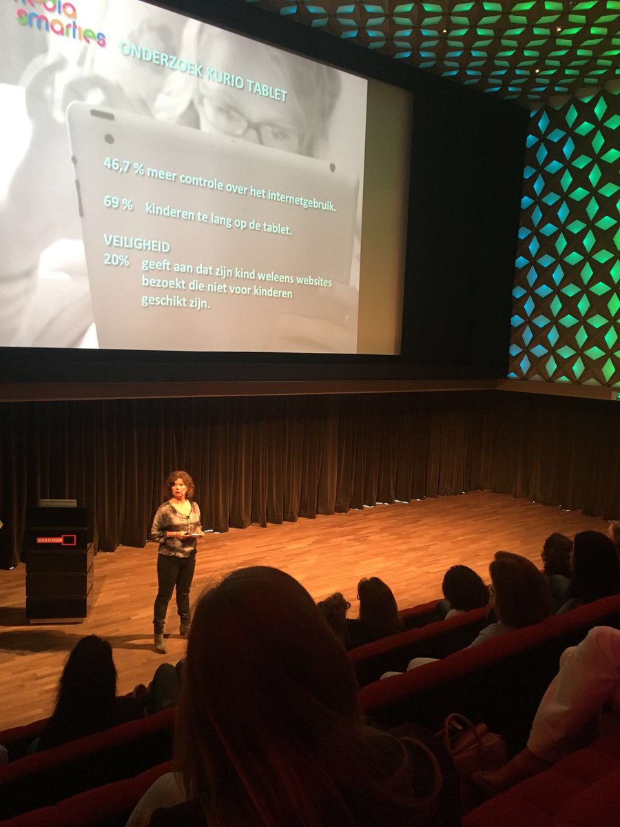 Mediasmarties's tweet photo. Nu: @IlonaJens over Mediasmarties tijdens de #RTLmasterclass https://t.co/LAZL8y8FH2