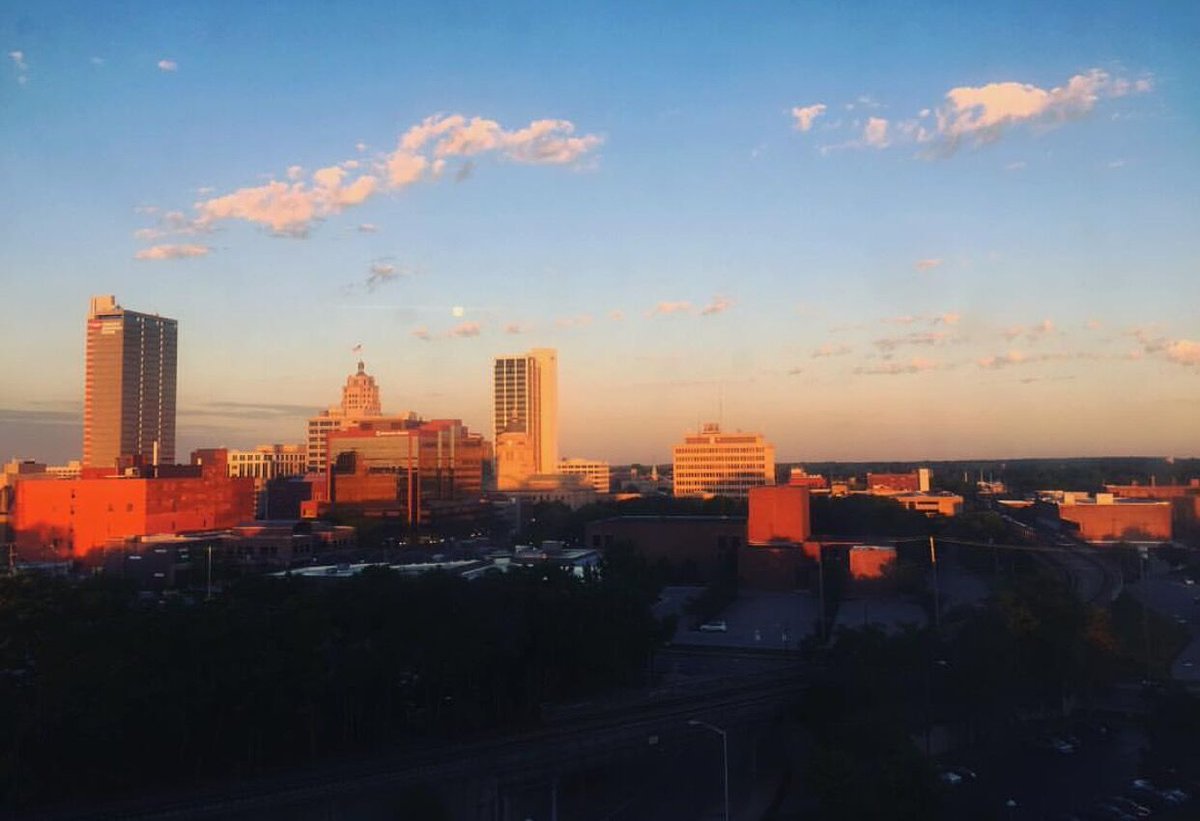 VisitFortWayne's tweet photo. Morning calmness shines in the Summit City. #FortWayne (via @cowgirlmaddie) https://t.co/KVsy5whuYh