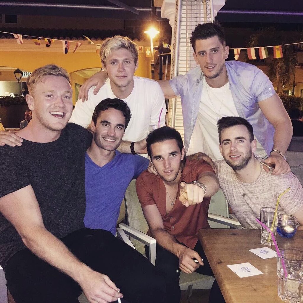 Hst1newss's tweet photo. Niall en Portugal el día 18/6 del 2016 #1DDO https://t.co/MaDYKkHXhu