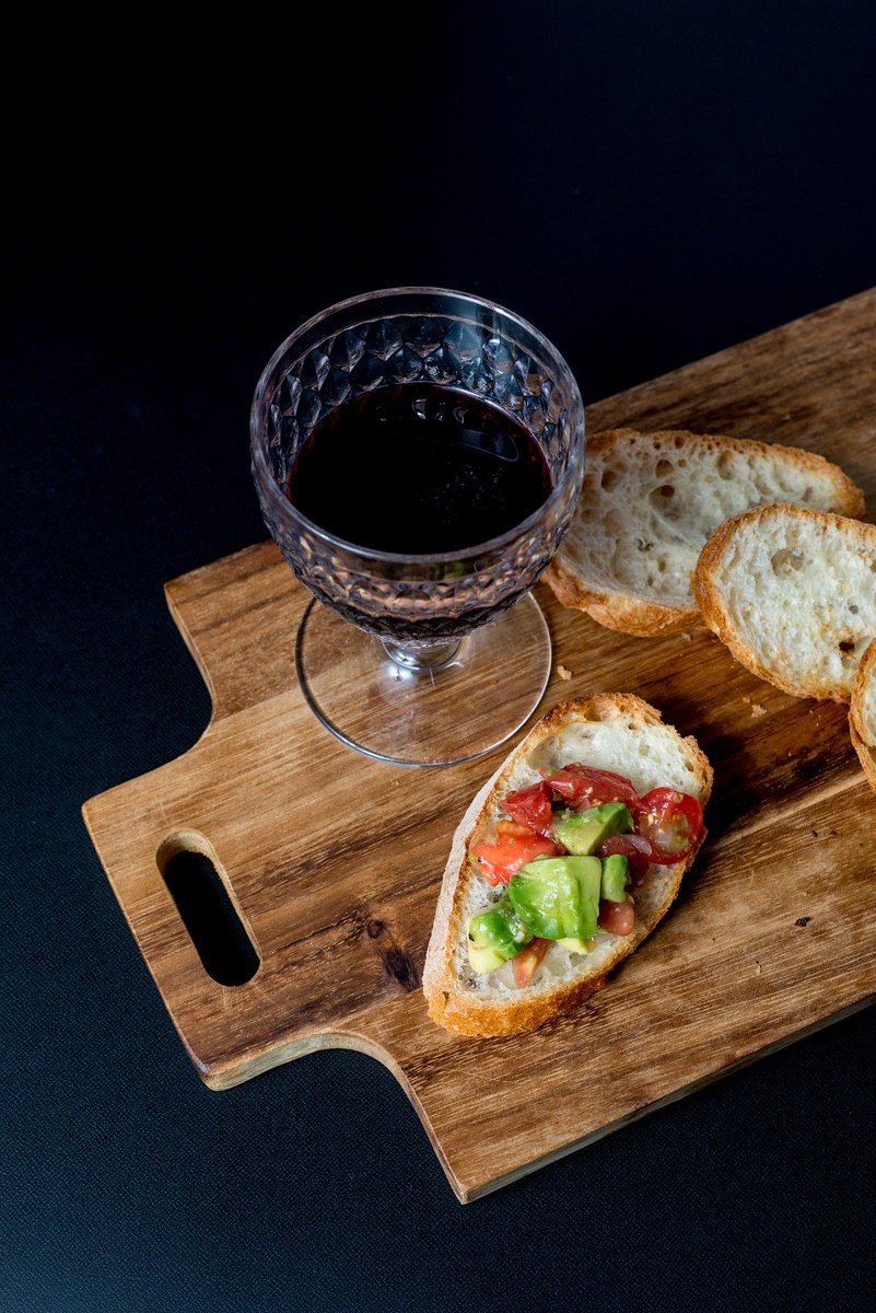 PauseWines's tweet photo. While pairing wines and food we can either complement the two together or have two contrasts. #PauseWines https://t.co/9O1s5KVC5u