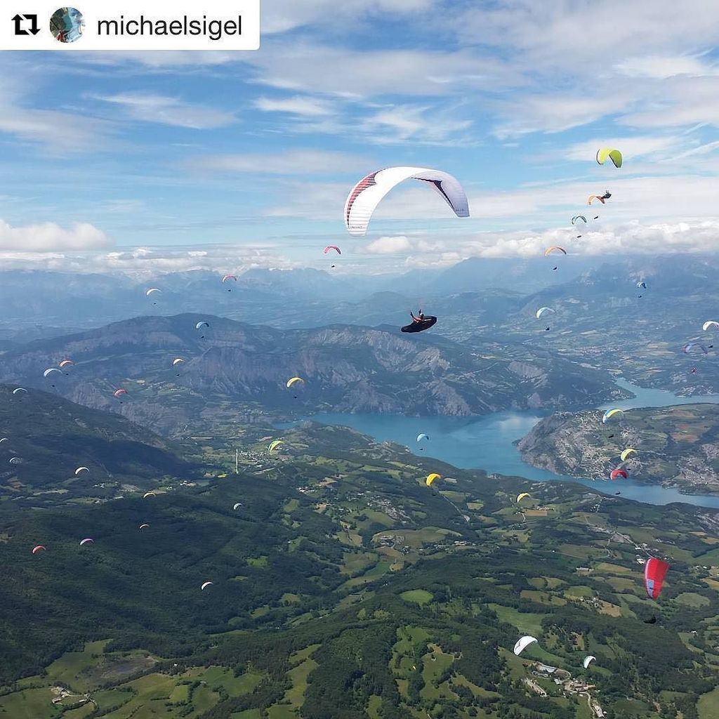 parashop_es's tweet photo. #Repost @michaelsigel 
Start at the #ginwideopen - bombed out 15km later! #gingliders #sprint3 #montclar #paraglidi… https://t.co/Xk2r3n5yEd