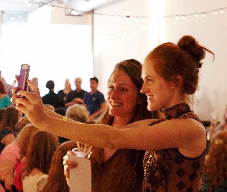 RockItLikeaRed's tweet photo. Red hair completes every selfie. 😎✌🏼️ #NationalSelfieDay https://t.co/8Ys5wZHZcf