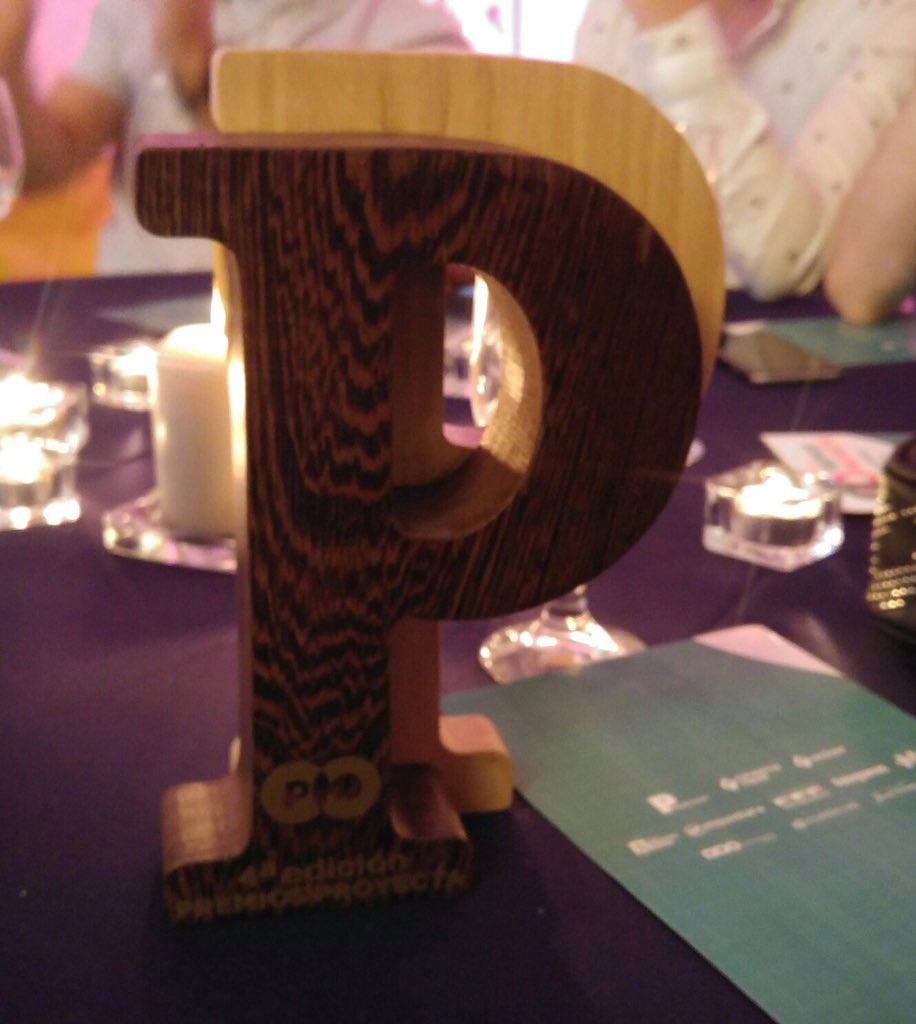Avaloncine's tweet photo. Hemos ganado un #PremioProyecta Al parecer con @Blapelicula hicimos el mejor trailer del año con @MiguelTrudu :) https://t.co/azDokH60id