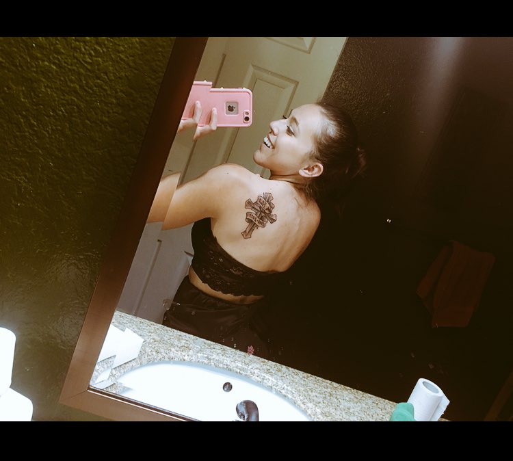 camscutie_'s tweet photo. Lovin my tattoo @RomeoLacoste did 😍 https://t.co/b5EoSFKBxl