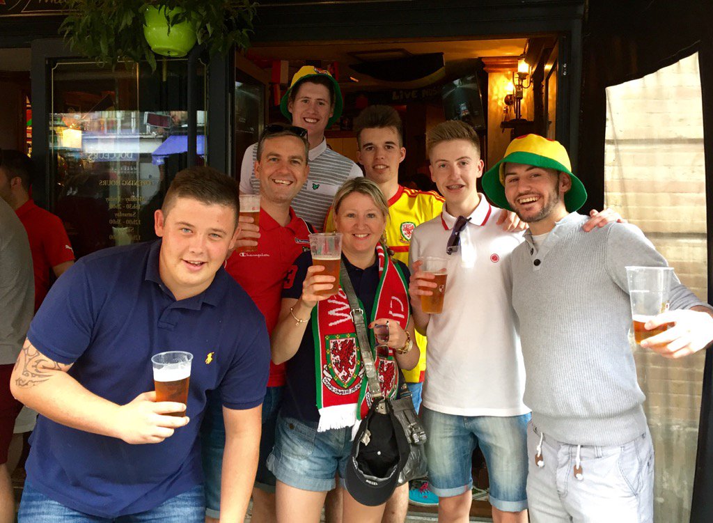 JayLloydWiliams's tweet photo. @walesaway in Toulouse before the big game #fourmonkeys @rwxyy https://t.co/Dt88GVnPvj