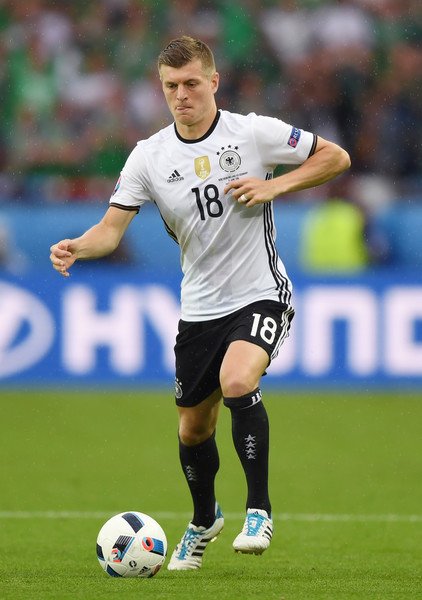 ToniKroosFC's tweet photo. Toni Kroos vs #NIR - 121/130 passes: 93% accuracy! // 121/130 pases: 93% de acierto! #EURO2016 #GER https://t.co/zDL3uAppEf