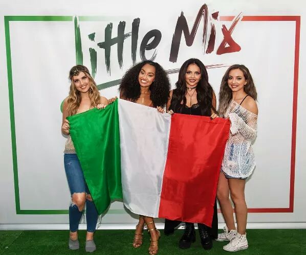 _troubleddreams's tweet photo. Beati quelli che hanno assistito al concerto. Vi odio tutti! 😭
#LittleMixItaly 💞 https://t.co/dcqONQYBo9