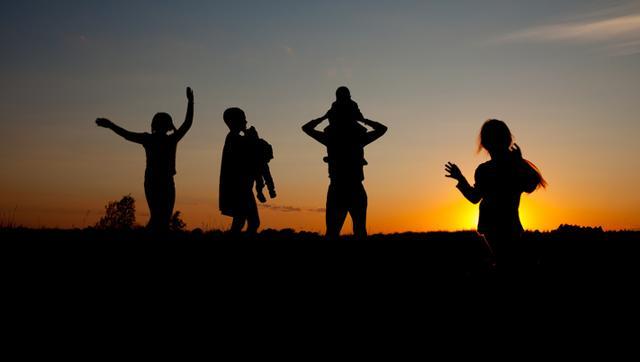 htTweets's tweet photo. Families that often go out together share healthier relationships https://t.co/0jgkQmOpGg https://t.co/uhCoZqMxNS