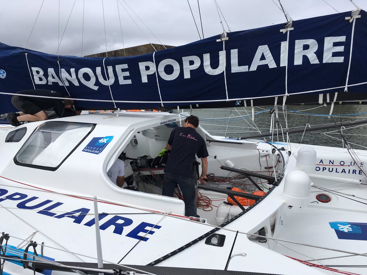 Retour à terre pour Armel et <a href="/Jean_VDV/">Jean Van de Velde</a> après une bonne session de navigation au large de #Lorient #VoileBP