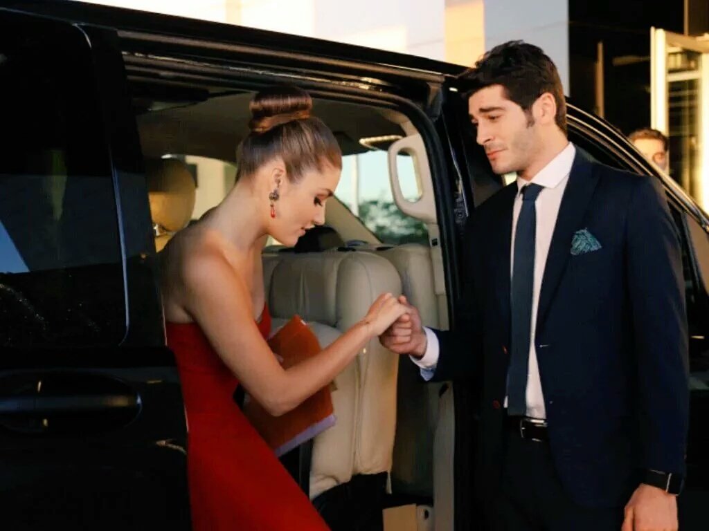 Centilmenimdir de😏😎 #AşkLaftanAnlamaz <a href="/Hayat___ala/">Hayat</a>