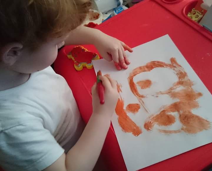 RebeccaReads__'s tweet photo. @ELCUK #IDrewDad his daddy is his favourite thing to draw! ๐จ https://t.co/fxr29Yx9tw