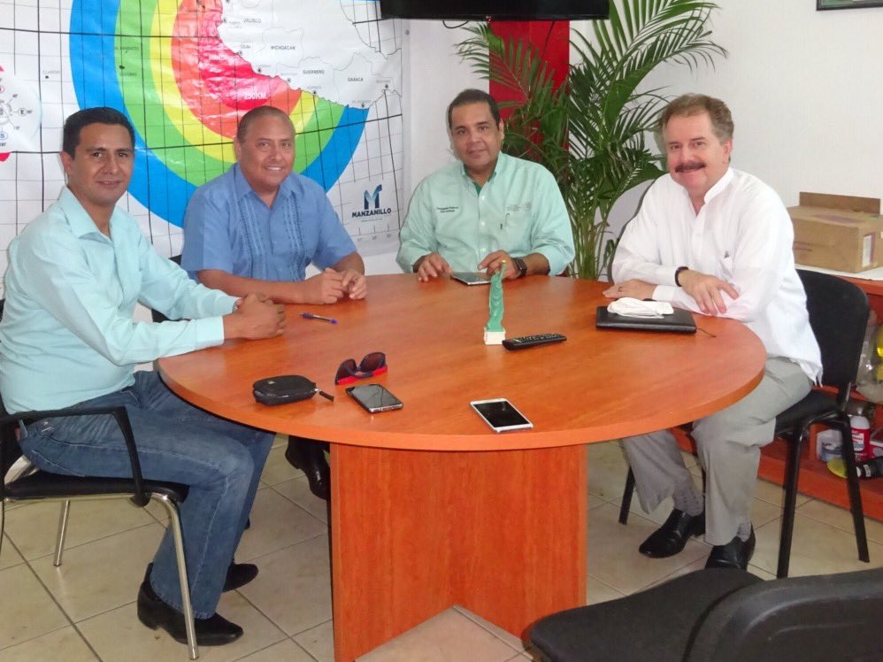 jrbarbosamzo's tweet photo. Gira MANZANILLO programas @STPS_mx con Secretario Vicente Reina @davidoq @navarreteprida @STPS_UDFT @Dario_RamirezM https://t.co/3e31GNptAD