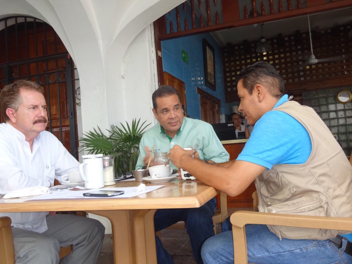 jrbarbosamzo's tweet photo. Gira MANZANILLO programas @STPS_mx con Secretario Vicente Reina @davidoq @navarreteprida @STPS_UDFT @Dario_RamirezM https://t.co/3e31GNptAD