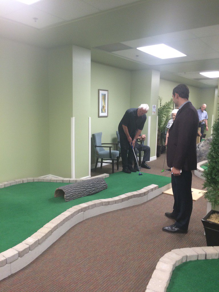AllSeniorsCare's tweet photo. Darryl Sittler playing mini putt at Beacon Heights today with our residents #ASCStrong https://t.co/qYresviYUa