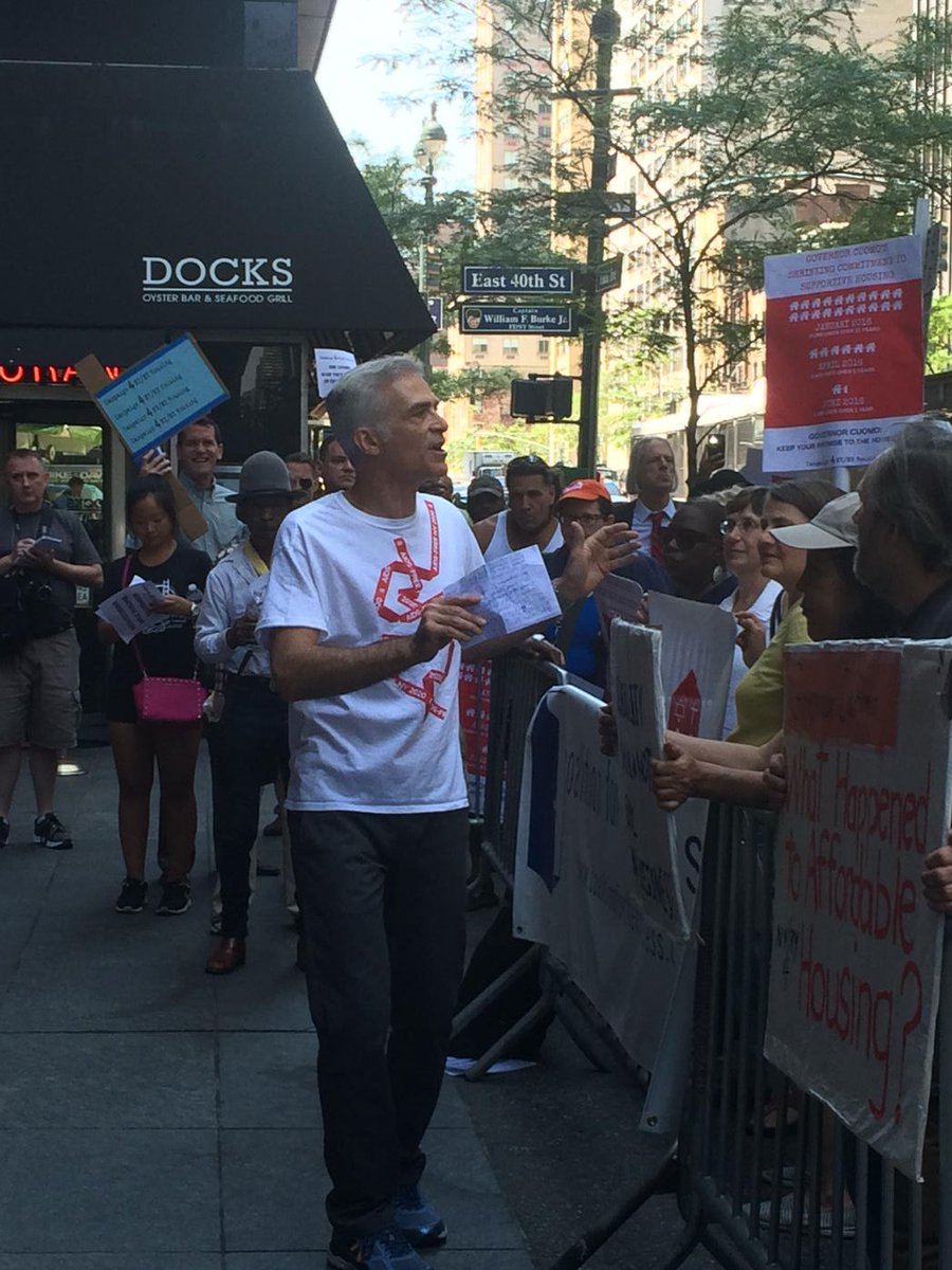 carms2's tweet photo. Sign the MOU! @housingworks https://t.co/pfacOyKwQT