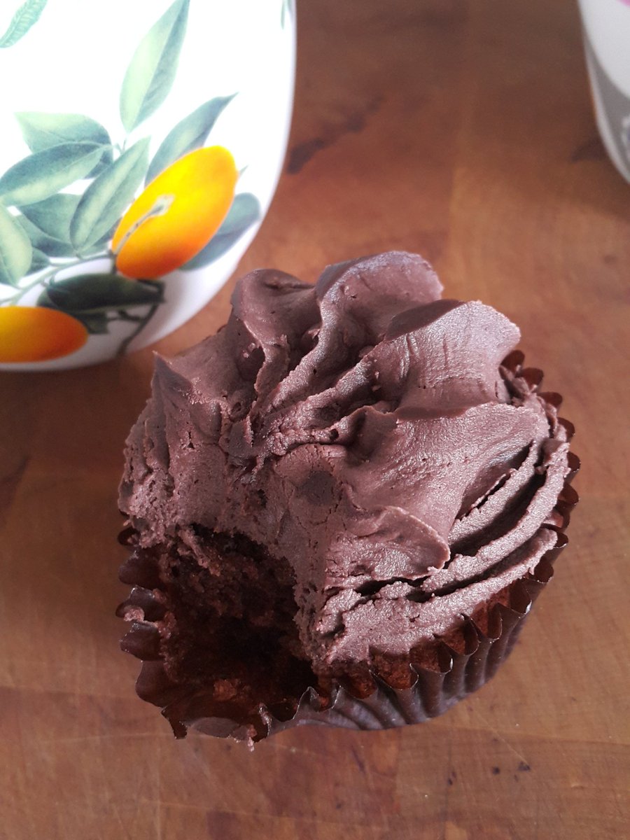 llorrainey's tweet photo. Having a cheeky gf #cupcake thanks to @GeniusFoods #glutenfree #scrumdiddlyumtious https://t.co/MtLD23bSle
