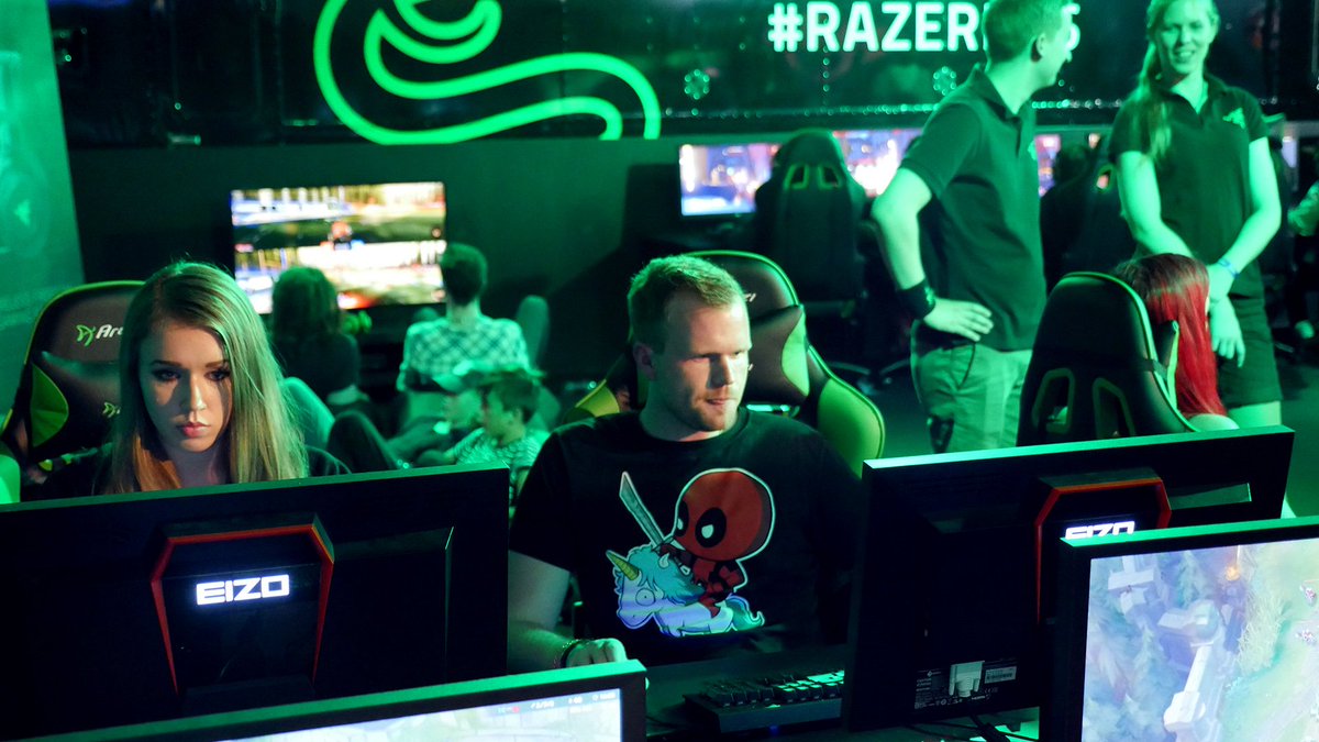 Razer's tweet image. Summer's the time for games &amp;amp; that's where the #RazerBus was. Pics from DreamHack here 👉 rzr.to/Ladjw