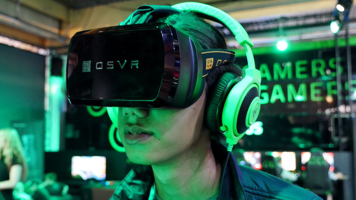 Razer's tweet image. Summer's the time for games &amp;amp; that's where the #RazerBus was. Pics from DreamHack here 👉 rzr.to/Ladjw