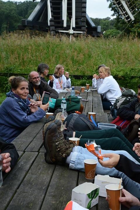 WoIPNL1's tweet photo. Nog een paar foto's va de nacht van de vluchteling #NvdV16 omdat we het niet laten konden ;) #TeamWBN https://t.co/fIsyN7KKSG