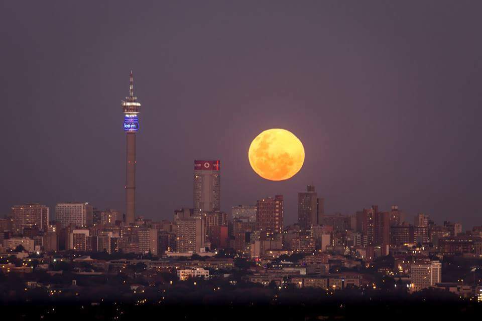keancarmi's tweet image. Winter sets in Jozi, 
the longest night of the year.

Johannesburg 21June 2016
Winter #Solstice
Photo Andrew Cleland