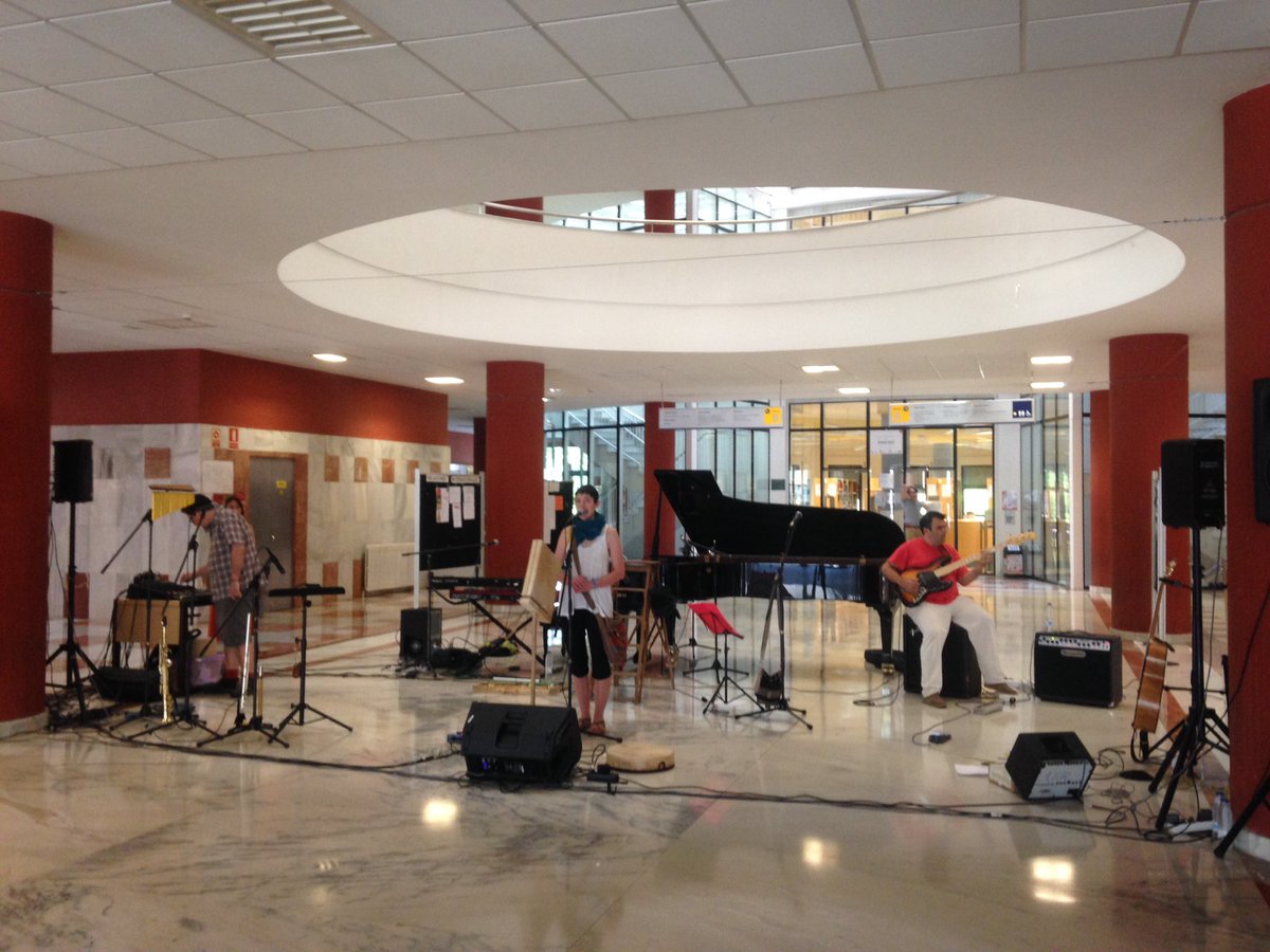 Probando sonido! A las 20h Facultad de Filosofía y Letras, Valladolid!