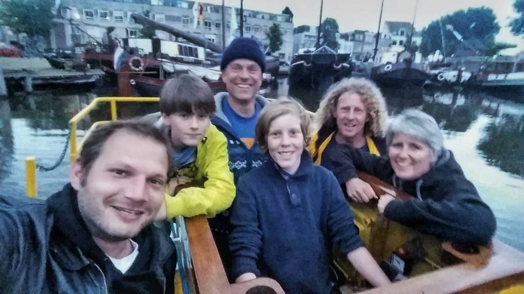 Social_Traveler's tweet photo. #GoudaChallenge • Barbara and her family invited me to stay at their house boat in #Gouda … https://t.co/Gq8KohVp51 https://t.co/sUHkHI0Z7z