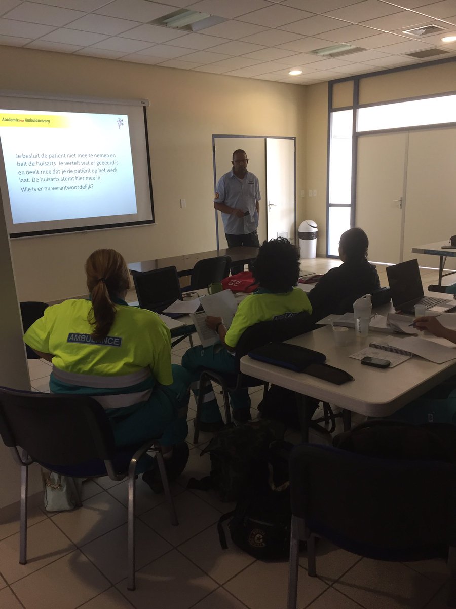 jefvandewerff's tweet photo. @Ambu_Academie verzorgt (bij)scholing aan #ambulancepersoneel op #aruba #dmvda #ImSan #lpa15 https://t.co/A6ntWVQkJn