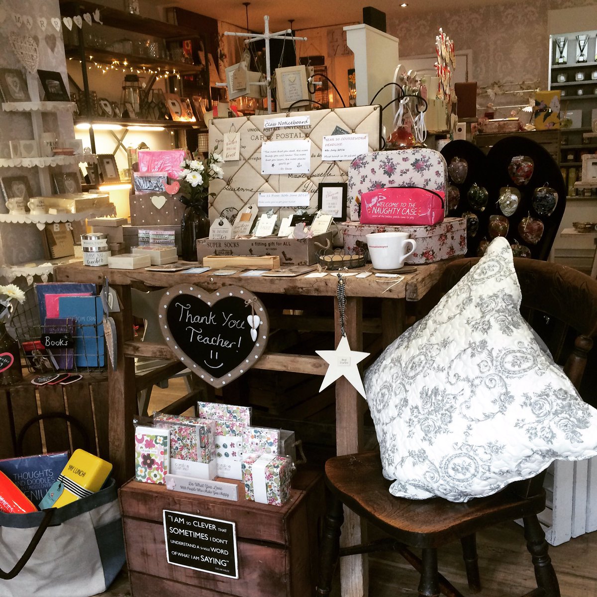 BarocNeath's tweet image. This these little gifts are just to say thank you for teaching me something new every day🍎 #baroc #thankyouteacher