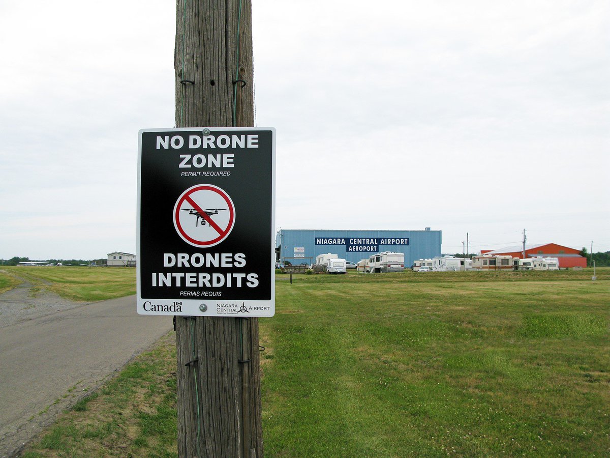 Hats off to <a href="/CentralAirport/">Niagara Central Arpt</a> in Niagara for installing #NoDroneZone signs. Fly safe: Canada.ca/drone-safety