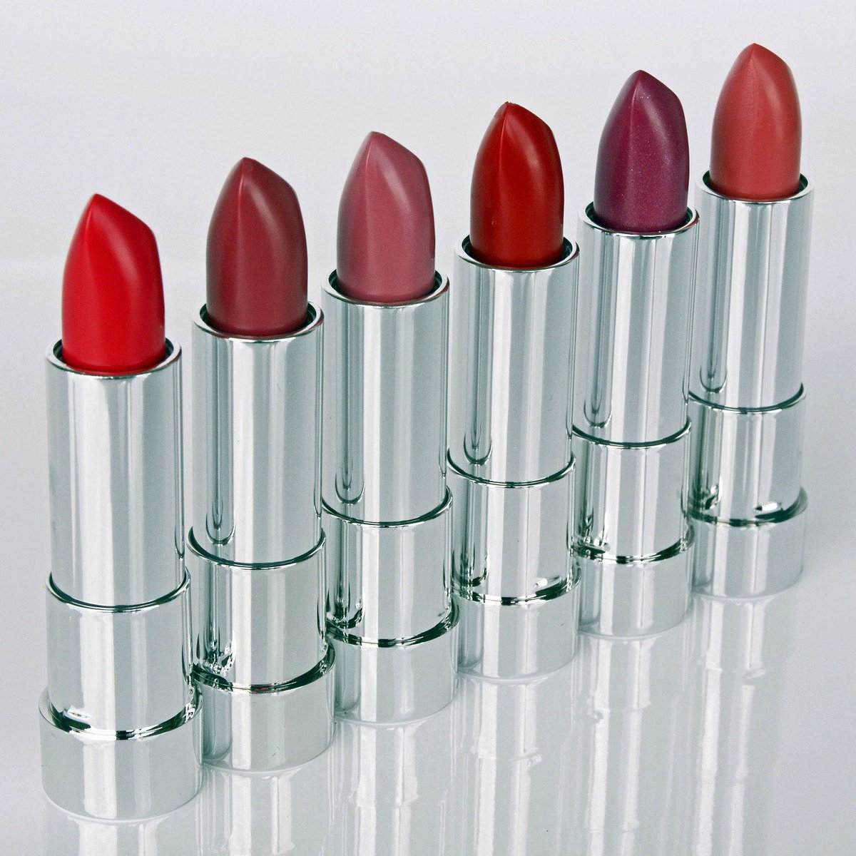 octoly's tweet photo. Find the perfect #RedLipstick with these #BeauytTips! ππ More on the #OctolyBlog: https://t.co/FewtI0rpAv https://t.co/8MbIxF0CDQ