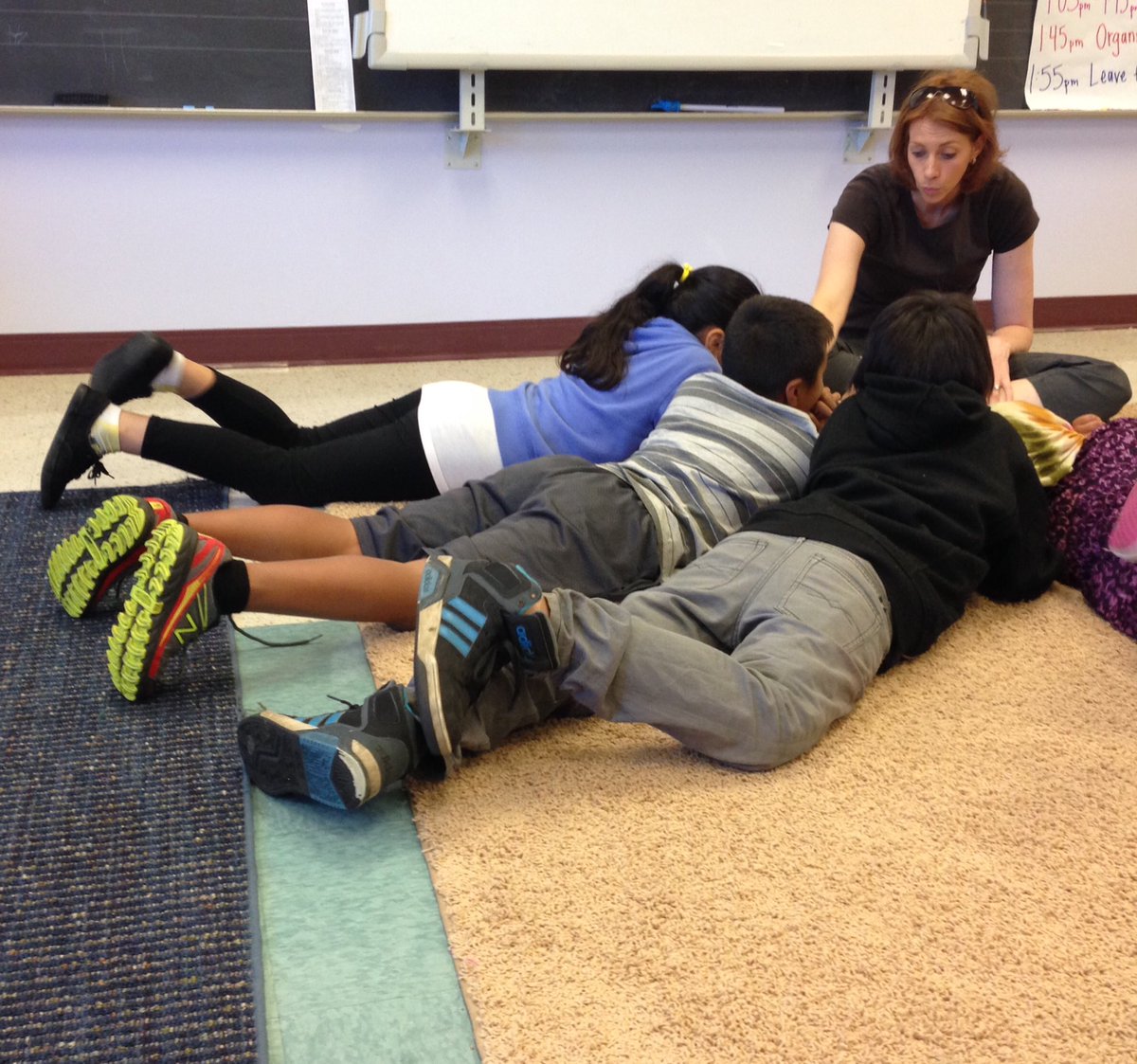 TeamPavelka's tweet photo. @APT_TFA CT CT closes out a math station by helping students see the patterns they made. #LessonClosure #Apttfa2016 https://t.co/MR7UGTypd4