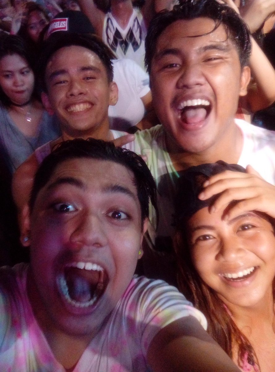 STPHNFJRD's tweet image. Awesome Night to remember! 🙌👌🎆🎉 ONE MORE TIME @VibrantFest #GoWildWithPaint #Vibrantfest2016