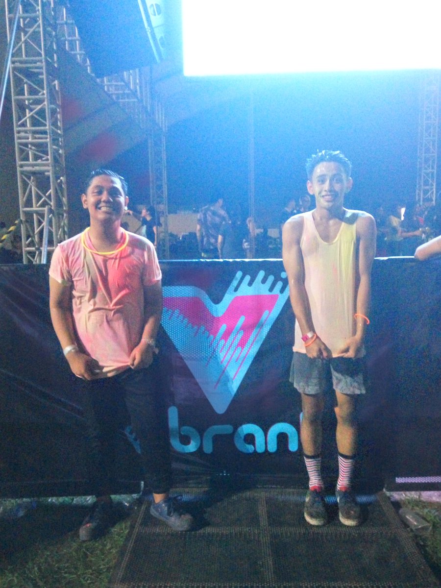 STPHNFJRD's tweet image. Awesome Night to remember! 🙌👌🎆🎉 ONE MORE TIME @VibrantFest #GoWildWithPaint #Vibrantfest2016