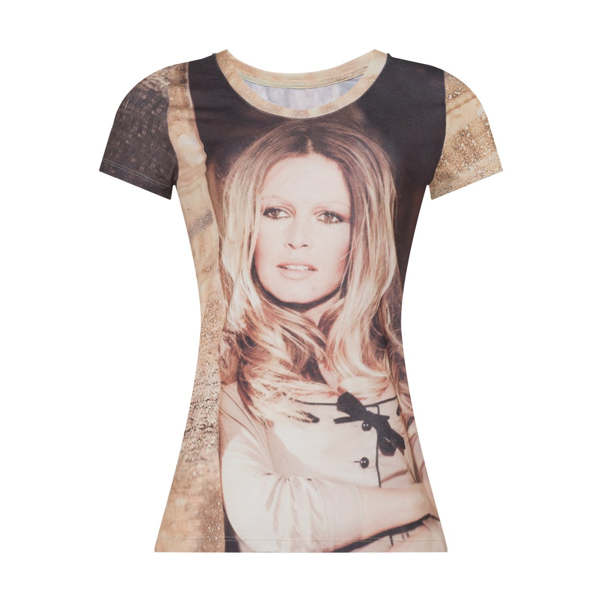 a_barbada's tweet photo. SALE! Camiseta Oma Tees R$254,00 por R$76,20.
#abarbada #OmaTees #Tshirts 
https://t.co/RDaDQwhmKB https://t.co/Hau51PYSdl