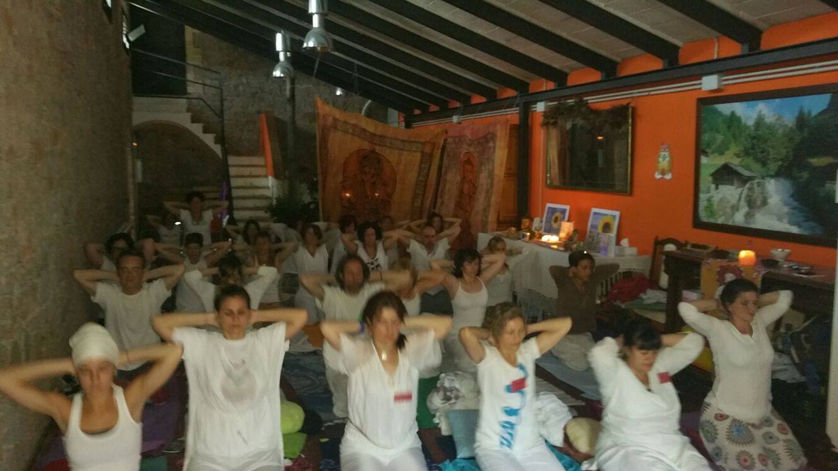 elfactorpink's tweet photo. Sat Nam! Feliz #DiaInternacionalDelYoga #respiracion #bienestar #relajacion #cuerpoymente #elfactorpink https://t.co/agyUSLoMtQ