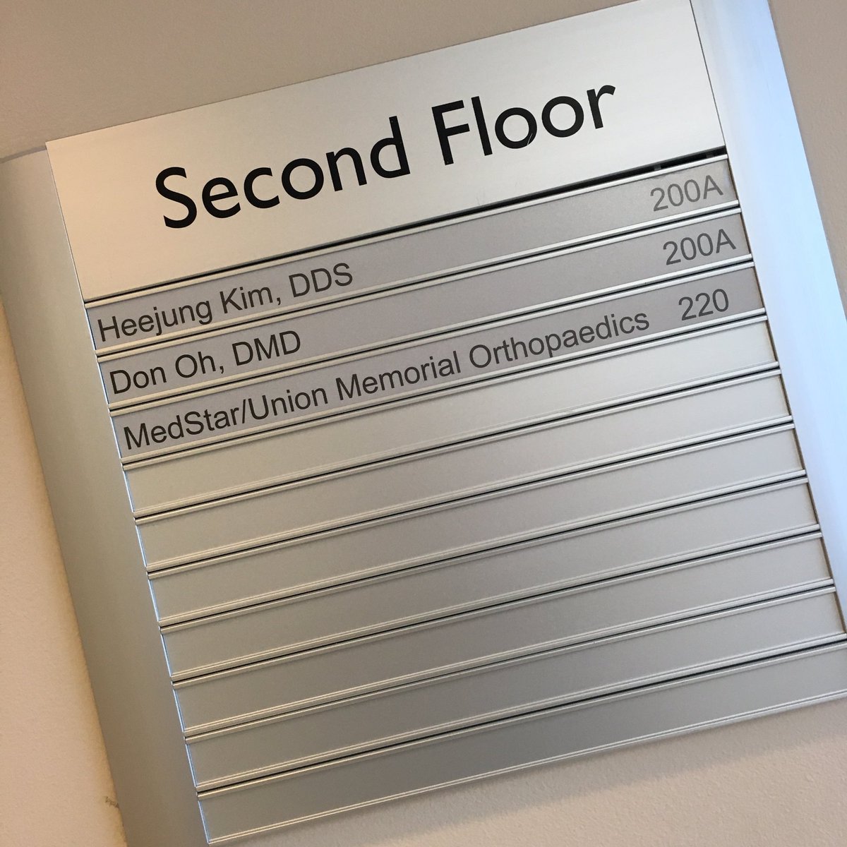 IggyTheBoneChip's tweet photo. Went to the Doc and he confirmed I'm good to go...and can keep hanging out in this "Joint" https://t.co/qjVZAd1gqP