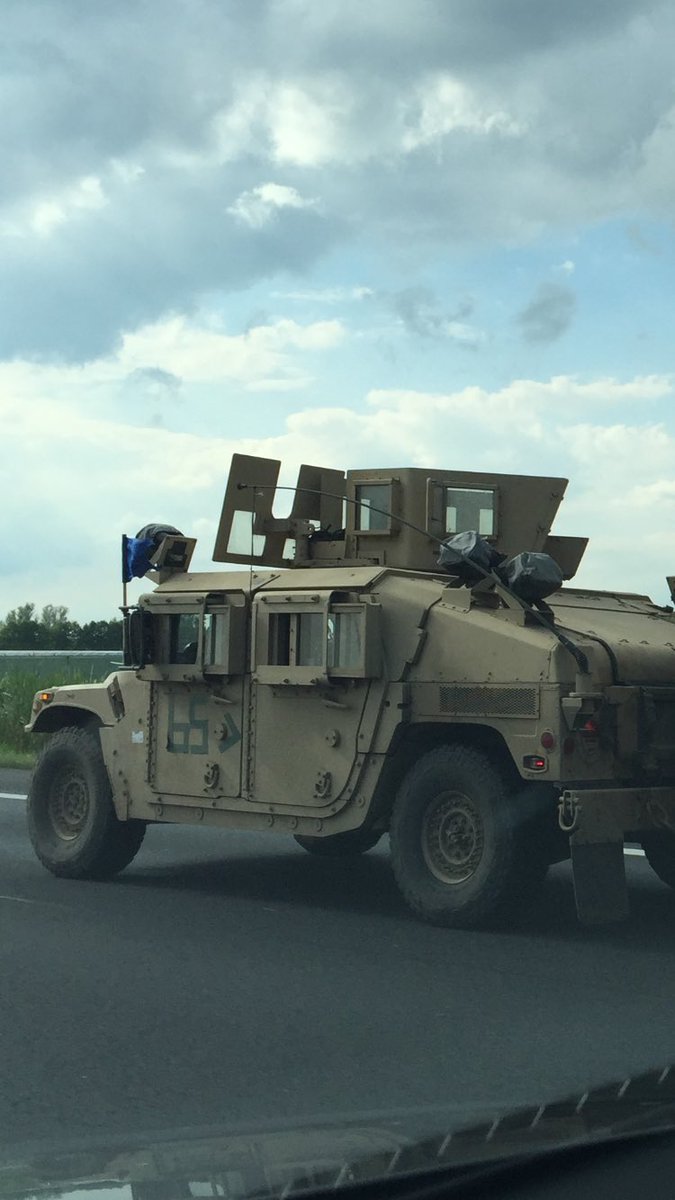 Reporter_Flash's tweet photo. Aktuell: Übungsende - US-Konvoi auf der A12 aus Richtung #Polen. #Anakonda16 #Humwee @USMC @USArmy https://t.co/jezRHphCLo
