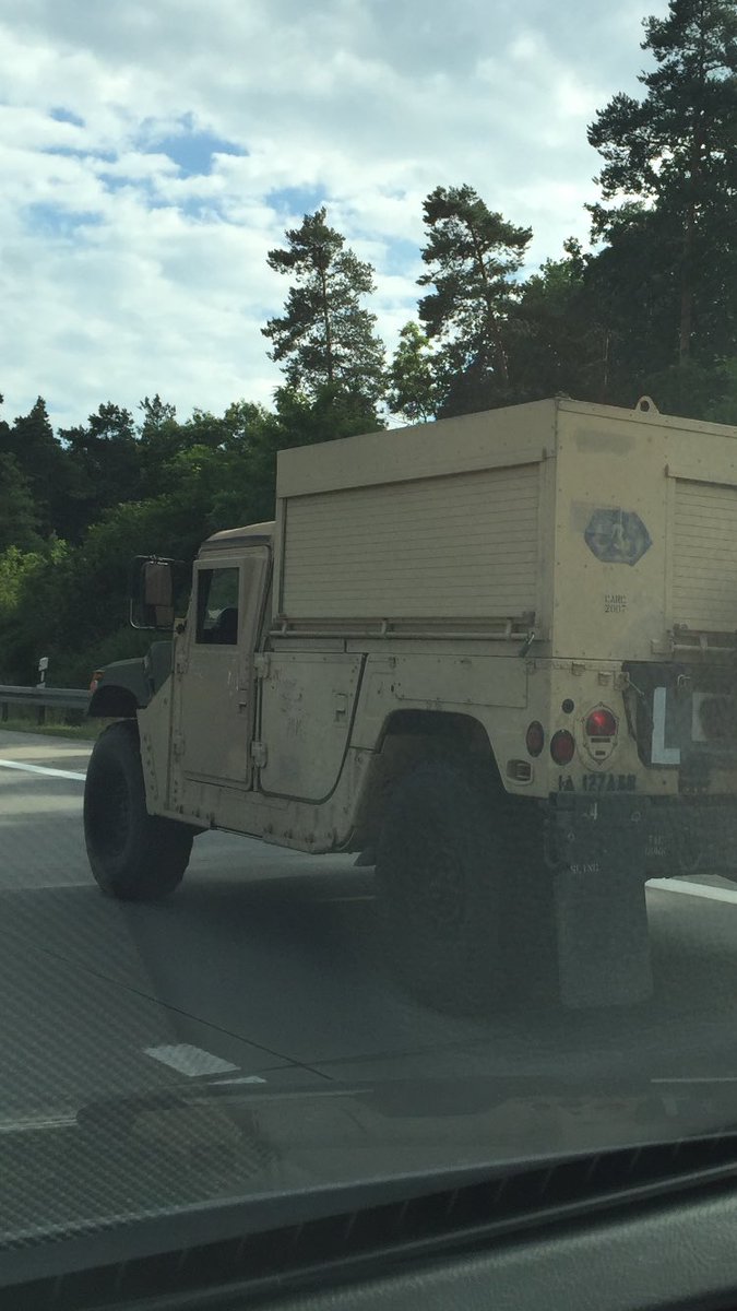 Reporter_Flash's tweet photo. Aktuell: Übungsende - US-Konvoi auf der A12 aus Richtung #Polen. #Anakonda16 #Humwee @USMC @USArmy https://t.co/jezRHphCLo